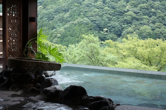 箱根吟遊の温泉大浴場
